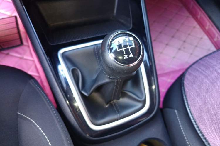 Used Roewe i5 2020 1.5L Manual 4G Connect Luxury Edition Gear Lever