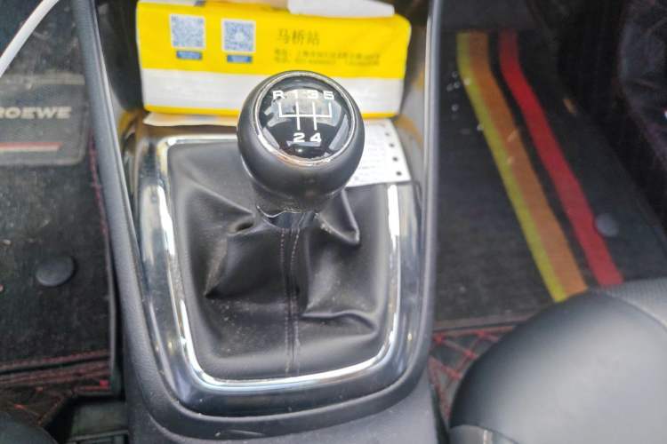 Used Roewe i5 2020 1.5L Manual 4G Connect Leehao Flagship Edition Gear Lever