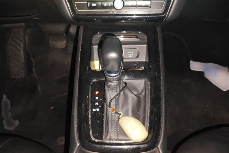Used Roewe i5 2020 1.5L Automatic 4G Connect Luxury Flagship Edition Gear Lever