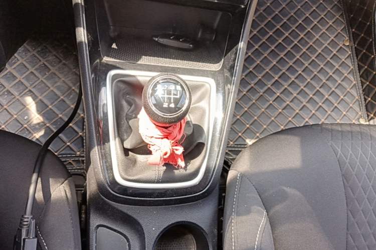 Used Roewe i5 2020 1.5L Manual 4G Connect Luxury Edition Gear Lever