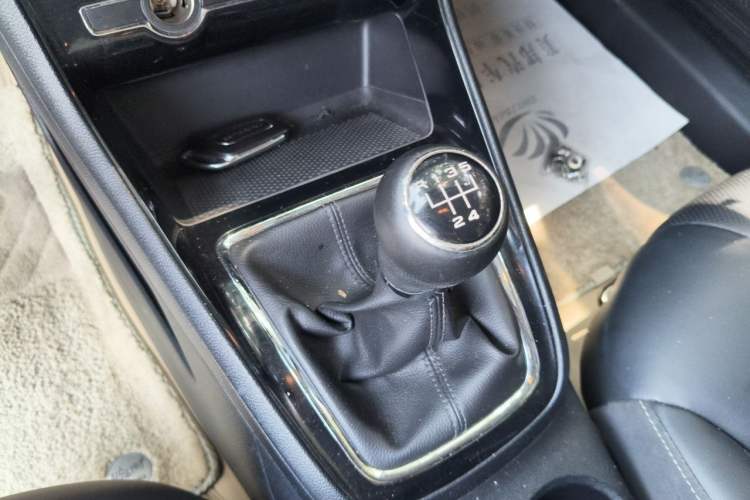 Used Roewe i5 2020 1.5L Manual 4G Connect Leehao Flagship Edition Gear Lever