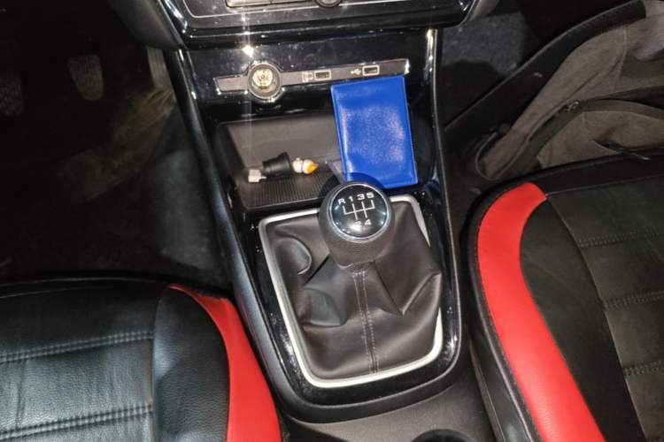 Used Roewe i5 2020 1.5L Manual 4G Connect Luxury Edition Gear Lever