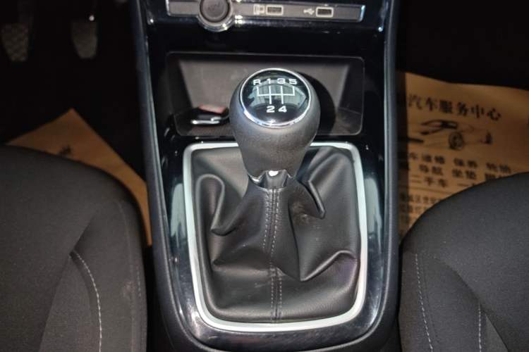 Used Roewe i5 2020 1.5L Manual 4G Connect Luxury Edition Gear Lever