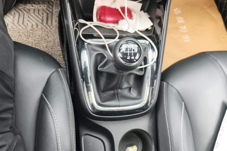 Used Roewe i5 2020 1.5L Manual 4G Connect Leehao Flagship Edition Gear Lever