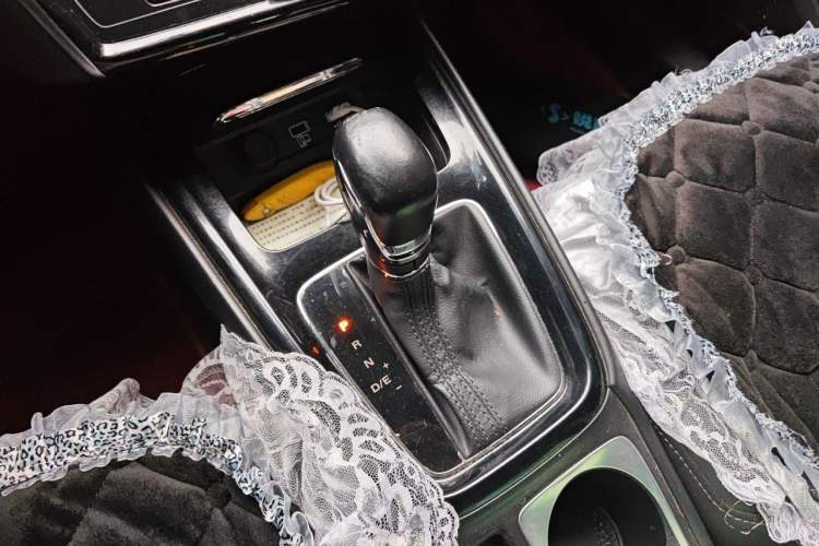 Used Roewe i5 2020 1.5L Automatic 4G Connect Luxury Flagship Edition Gear Lever