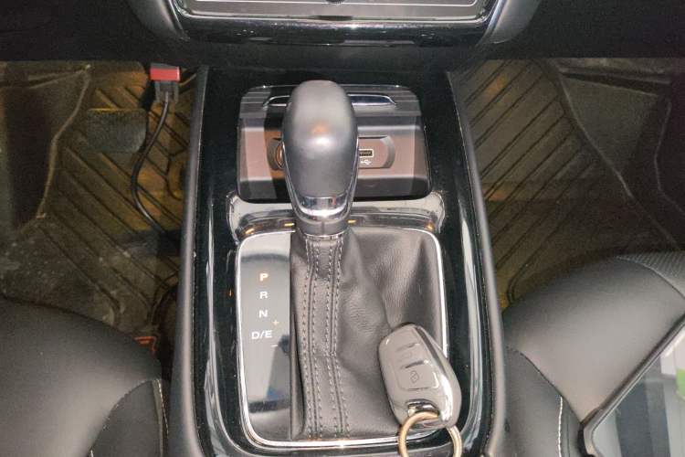 Used Roewe i5 2020 1.5L Automatic 4G Connect Luxury Flagship Edition Gear Lever