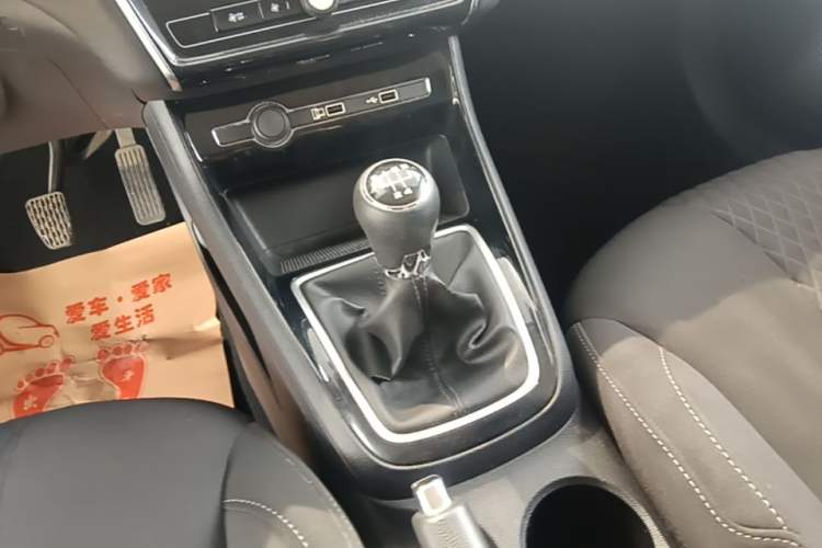 Used Roewe i5 2020 1.5L Manual 4G Connect Luxury Edition Gear Lever