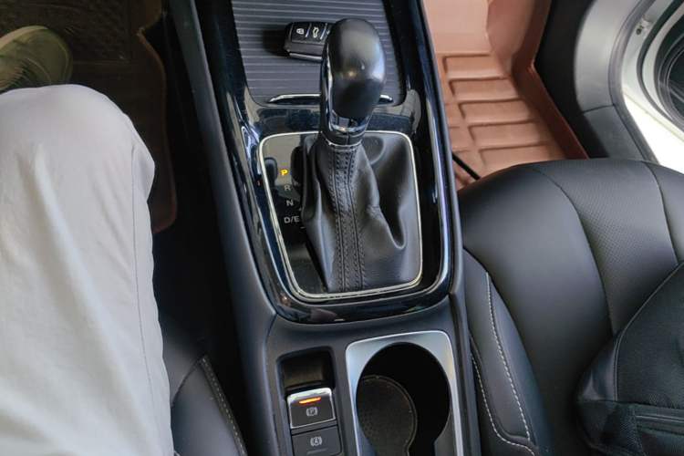 Used Roewe i5 2020 1.5L Automatic 4G Connect Luxury Flagship Edition Gear Lever