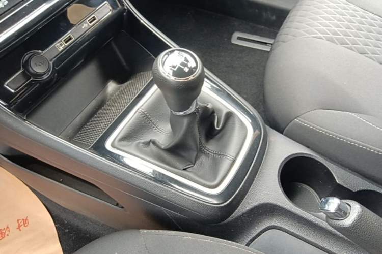 Used Roewe i5 2020 1.5L Manual 4G Connect Luxury Edition Gear Lever