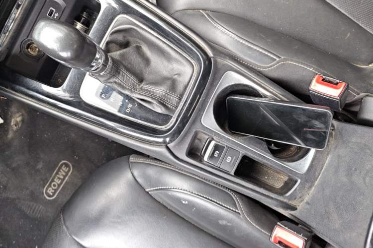 Used Roewe i5 2020 1.5L Automatic 4G Connect Luxury Flagship Edition Gear Lever