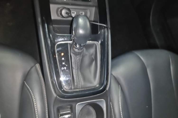 Used Roewe i5 2020 1.5L Automatic 4G Connect Luxury Flagship Edition Gear Lever