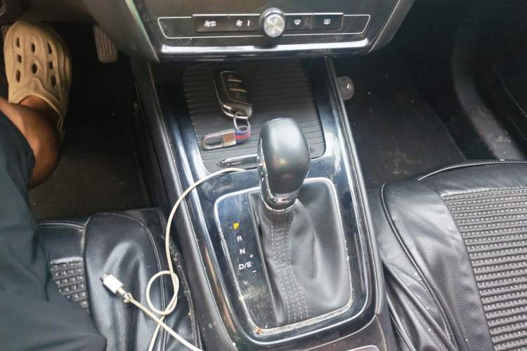 Used Roewe i5 2020 1.5L Automatic 4G Connect Luxury Flagship Edition Gear Lever