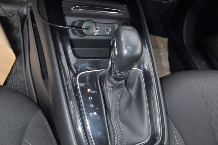 Used Roewe i5 2020 1.5L Automatic 4G Connected Linghao Edition Gear Lever