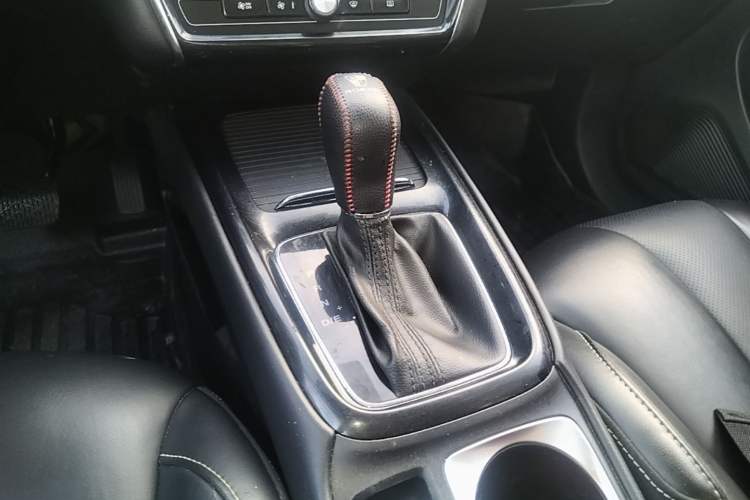 Used Roewe i5 2020 1.5L Automatic 4G Connect Luxury Flagship Edition Gear Lever