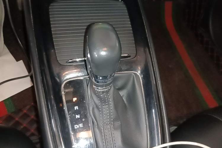Used Roewe i5 2020 1.5L Automatic 4G Connect Luxury Flagship Edition Gear Lever