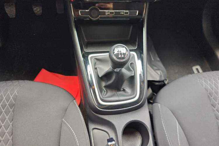 Used Roewe i5 2020 1.5L Manual 4G Connect Luxury Edition Gear Lever