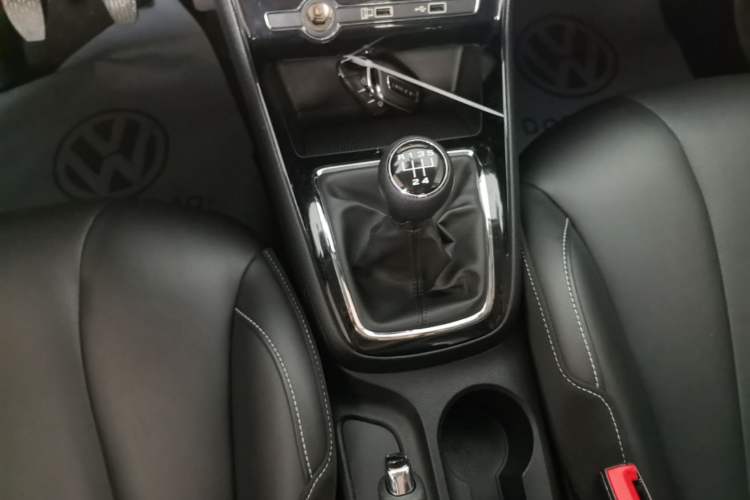 Used Roewe i5 2020 1.5L Manual 4G Connect Leehao Flagship Edition Gear Lever