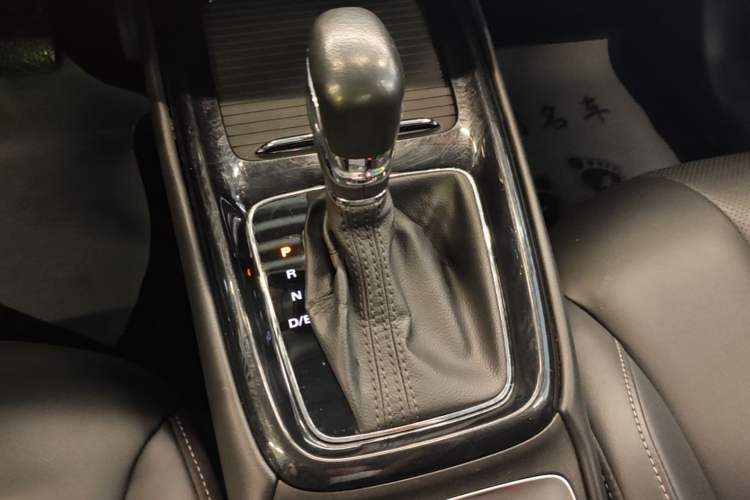 Used Roewe i5 2020 1.5L Automatic 4G Connect Luxury Flagship Edition Gear Lever
