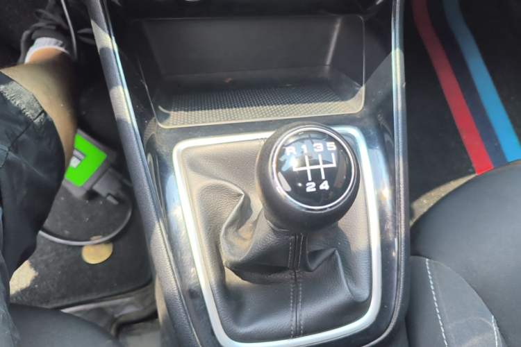 Used Roewe i5 2020 1.5L Manual 4G Connect Luxury Edition Gear Lever