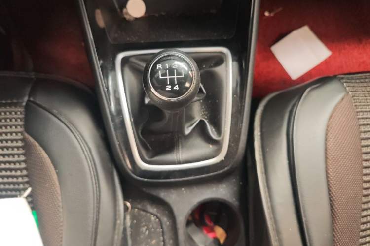 Used Roewe i5 2020 1.5L Manual 4G Connect Luxury Edition Gear Lever