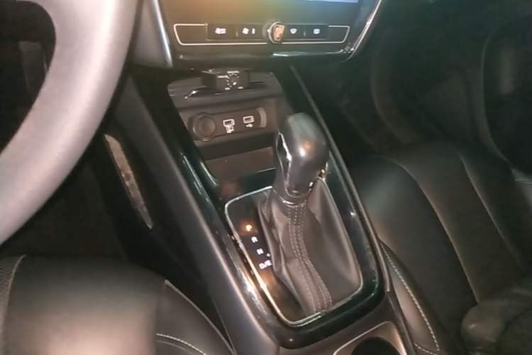 Used Roewe i5 2020 1.5L Automatic 4G Connect Luxury Flagship Edition Gear Lever