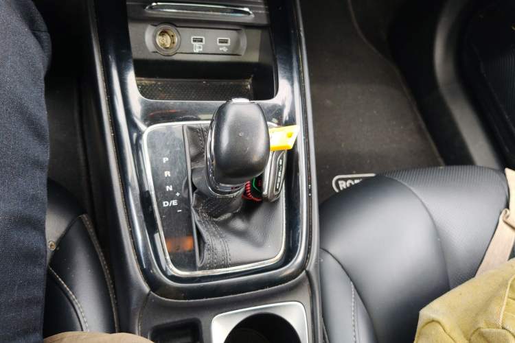 Used Roewe i5 2020 1.5L Automatic 4G Connect Luxury Flagship Edition Gear Lever