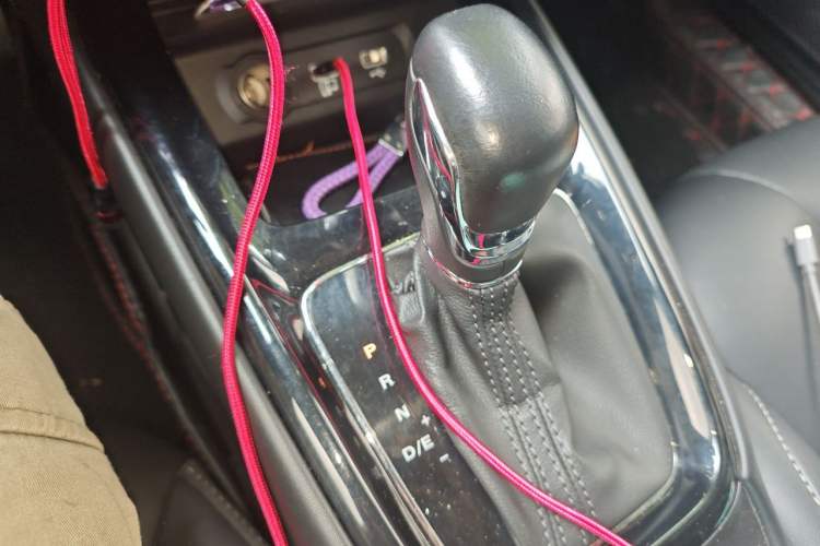 Used Roewe i5 2020 1.5L Automatic 4G Connect Luxury Flagship Edition Gear Lever
