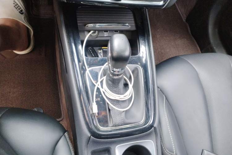 Used Roewe i5 2020 1.5L Automatic 4G Connect Luxury Flagship Edition Gear Lever