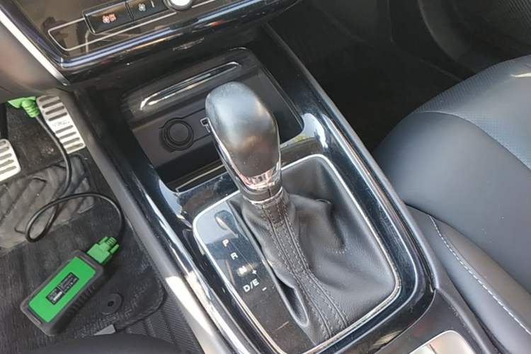 Used Roewe i5 2020 1.5L Automatic 4G Connect Luxury Flagship Edition Gear Lever