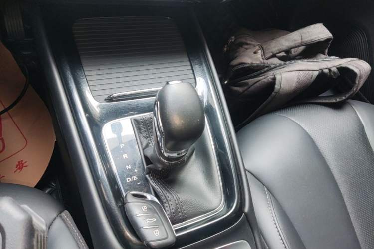 Used Roewe i5 2020 1.5L Automatic 4G Connect Luxury Flagship Edition Gear Lever