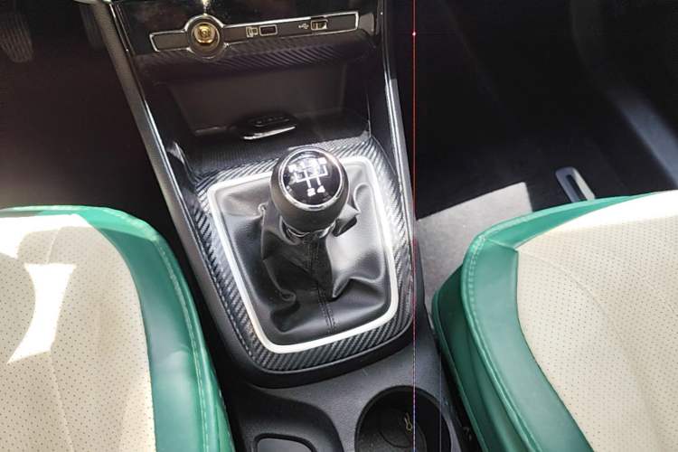 Used Roewe i5 2020 1.5L Manual 4G Connect Luxury Edition Gear Lever
