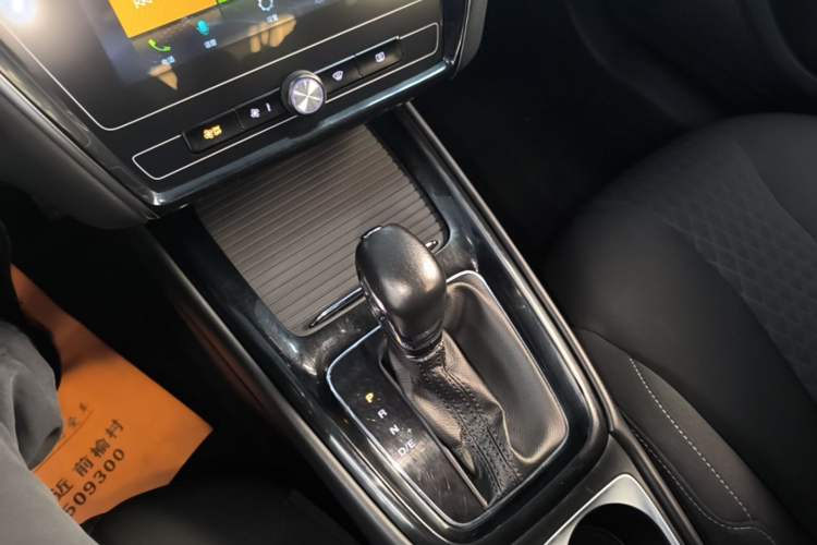 Used Roewe i5 2020 1.5L Automatic 4G Connected Linghao Edition Gear Lever