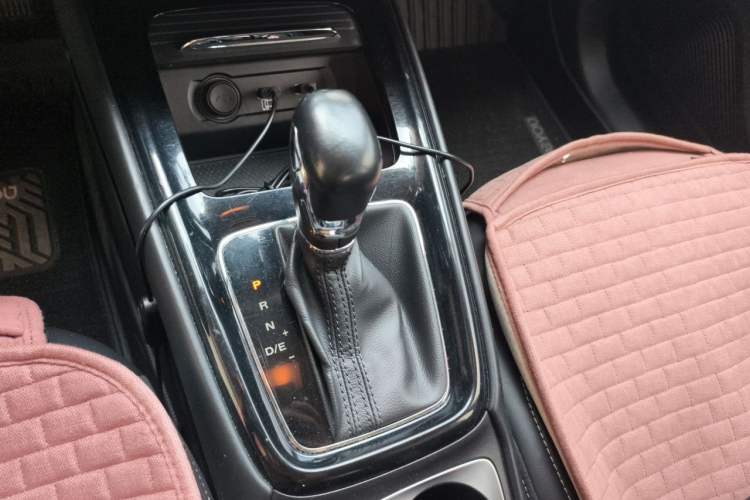 Used Roewe i5 2020 1.5L Automatic 4G Connect Luxury Flagship Edition Gear Lever