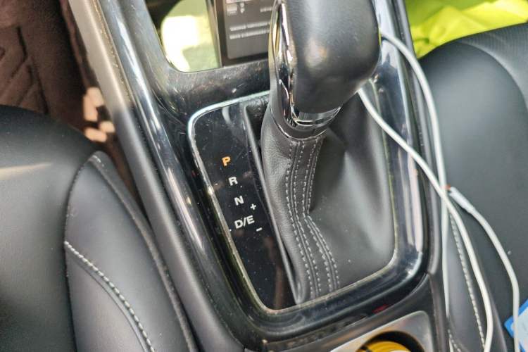 Used Roewe i5 2020 1.5L Automatic 4G Connect Luxury Flagship Edition Gear Lever