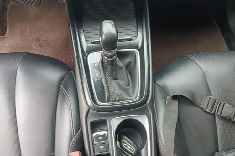 Used Roewe i5 2020 1.5L Automatic 4G Connect Luxury Flagship Edition Gear Lever