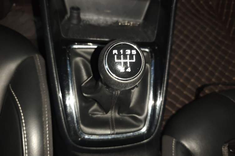 Used Roewe i5 2020 1.5L Manual 4G Connect Leehao Flagship Edition Gear Lever