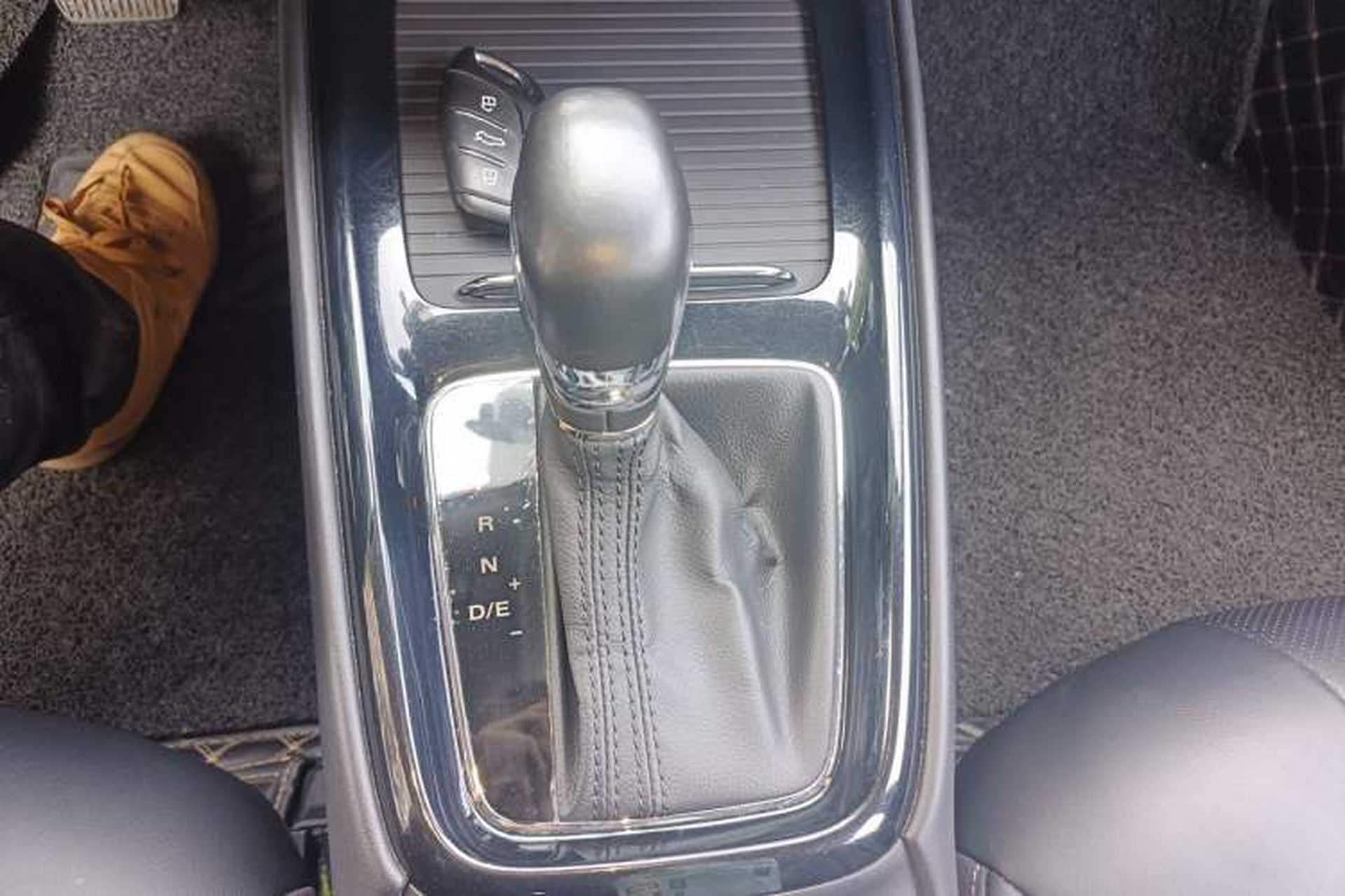 Used Roewe i5 2020 1.5L Automatic 4G Connect Luxury Flagship Edition Gear Lever