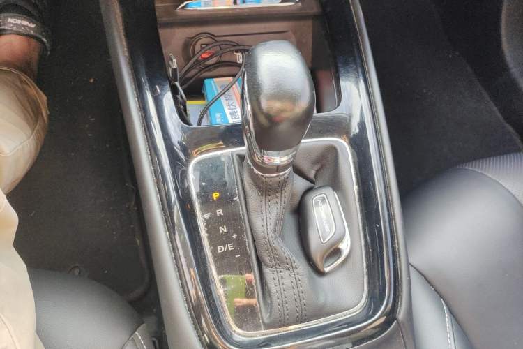 Used Roewe i5 2020 1.5L Automatic 4G Connect Luxury Flagship Edition Gear Lever