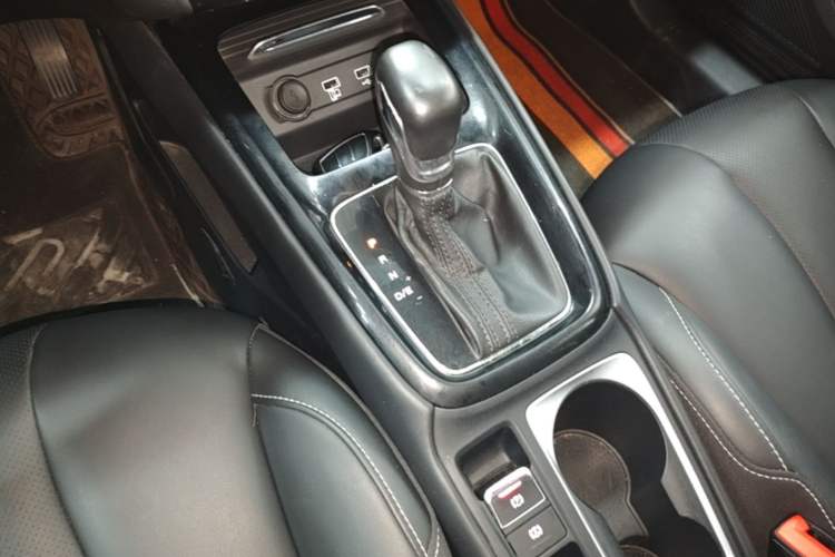 Used Roewe i5 2020 1.5L Automatic 4G Connect Luxury Flagship Edition Gear Lever
