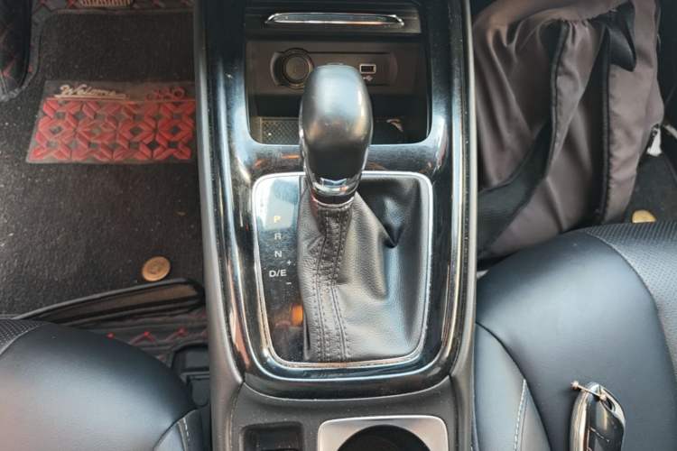 Used Roewe i5 2020 1.5L Automatic 4G Connect Luxury Flagship Edition Gear Lever