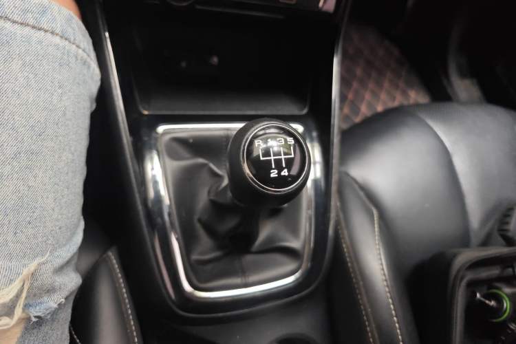 Used Roewe i5 2020 1.5L Manual 4G Connect Leehao Flagship Edition Gear Lever