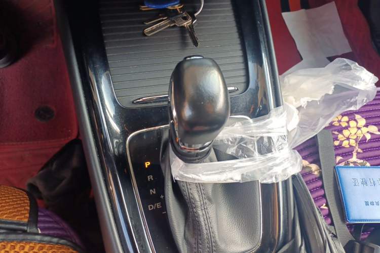 Used Roewe i5 2020 1.5L Automatic 4G Connect Luxury Flagship Edition Gear Lever