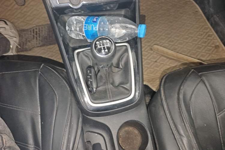 Used Roewe i5 2020 1.5L Manual 4G Connect Luxury Edition Gear Lever
