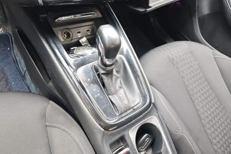 Used Roewe i5 2020 1.5L Automatic 4G Connected Linghao Edition Gear Lever