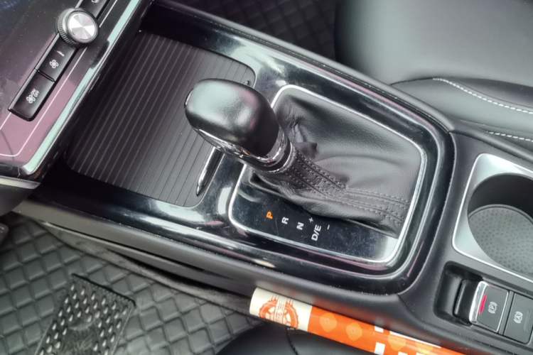 Used Roewe i5 2020 1.5L Automatic 4G Connect Luxury Flagship Edition Gear Lever
