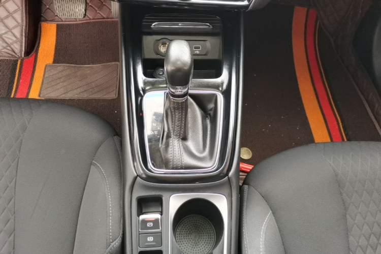 Used Roewe i5 2020 1.5L Automatic 4G Connected Linghao Edition Gear Lever