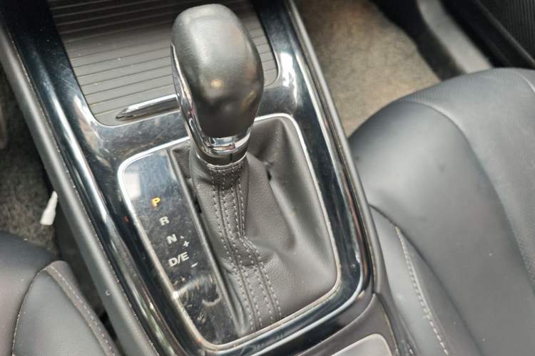 Used Roewe i5 2020 1.5L Automatic 4G Connect Luxury Flagship Edition Gear Lever
