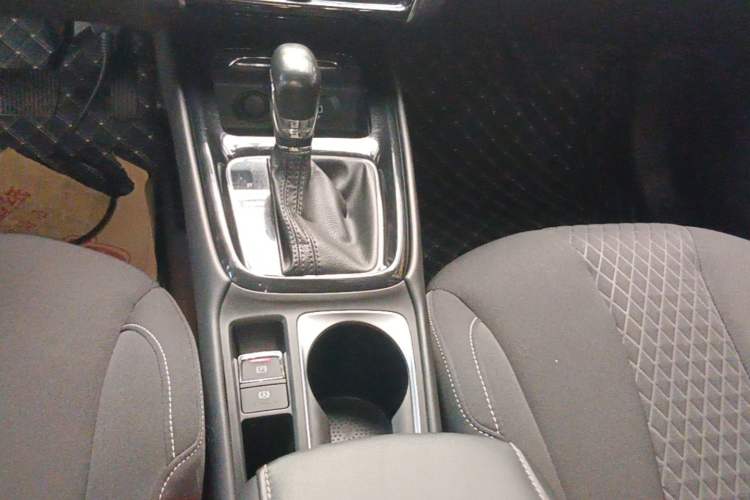 Used Roewe i5 2020 1.5L Automatic 4G Connected Linghao Edition Gear Lever