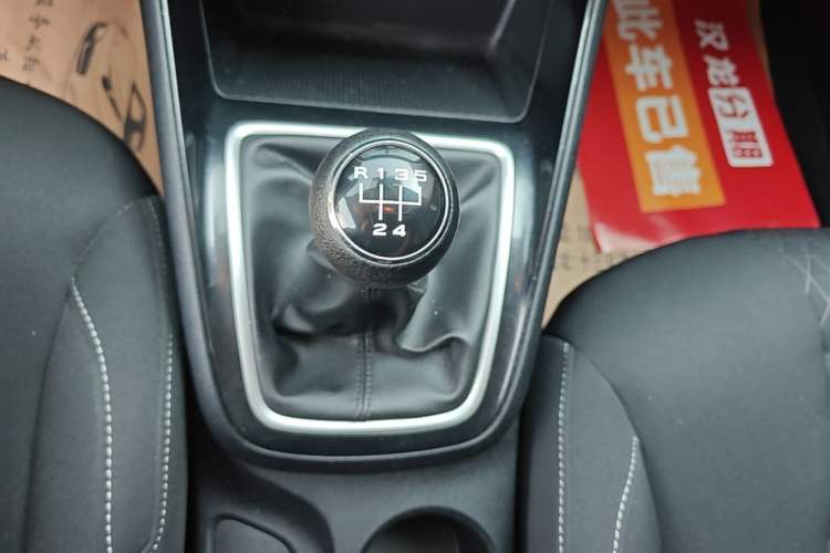 Used Roewe i5 2020 1.5L Manual 4G Connect Luxury Edition Gear Lever