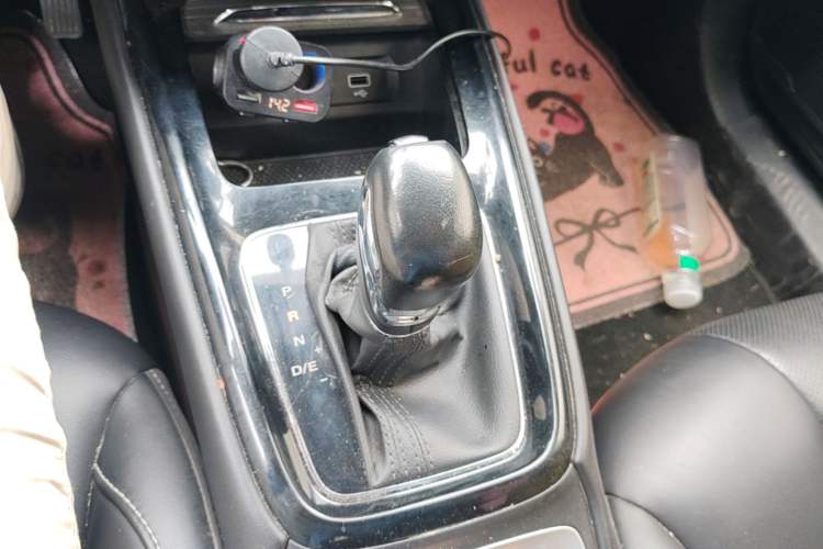 Used Roewe i5 2020 1.5L Automatic 4G Connect Luxury Flagship Edition Gear Lever